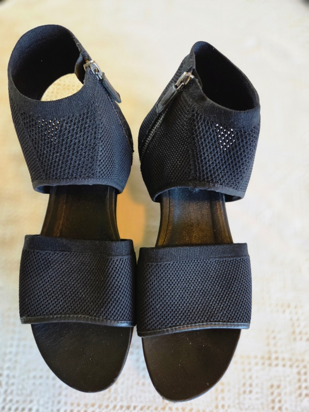 Eileen Fisher sandles size 10 black/white soles knit zips summer boho coastal